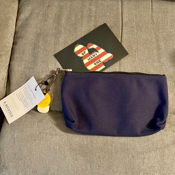 R.Riveter New Lucy Signature Navy Canvas Zippered Pouch - Picture 2 of 3
